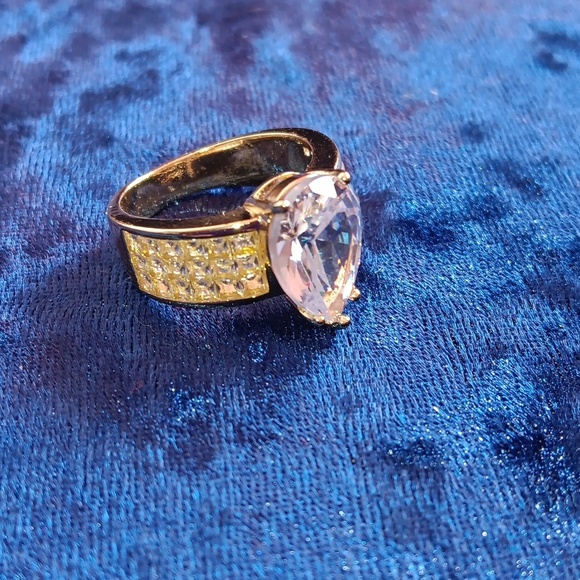 Ring Sz 8 gold plated Diamonds Simulated Gift Box - Picture 2 of 5